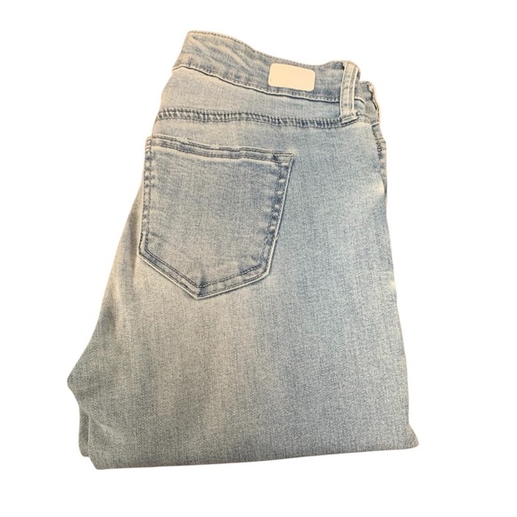 Celebrity Pink size 6 ? Light Blue Denim Jeans knee distressed stretchy - Picture 1 of 5